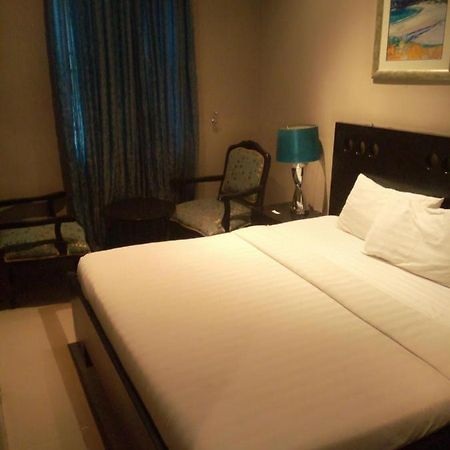 Villa Angelia Boutique Hotel Ikoyi Bagian luar foto