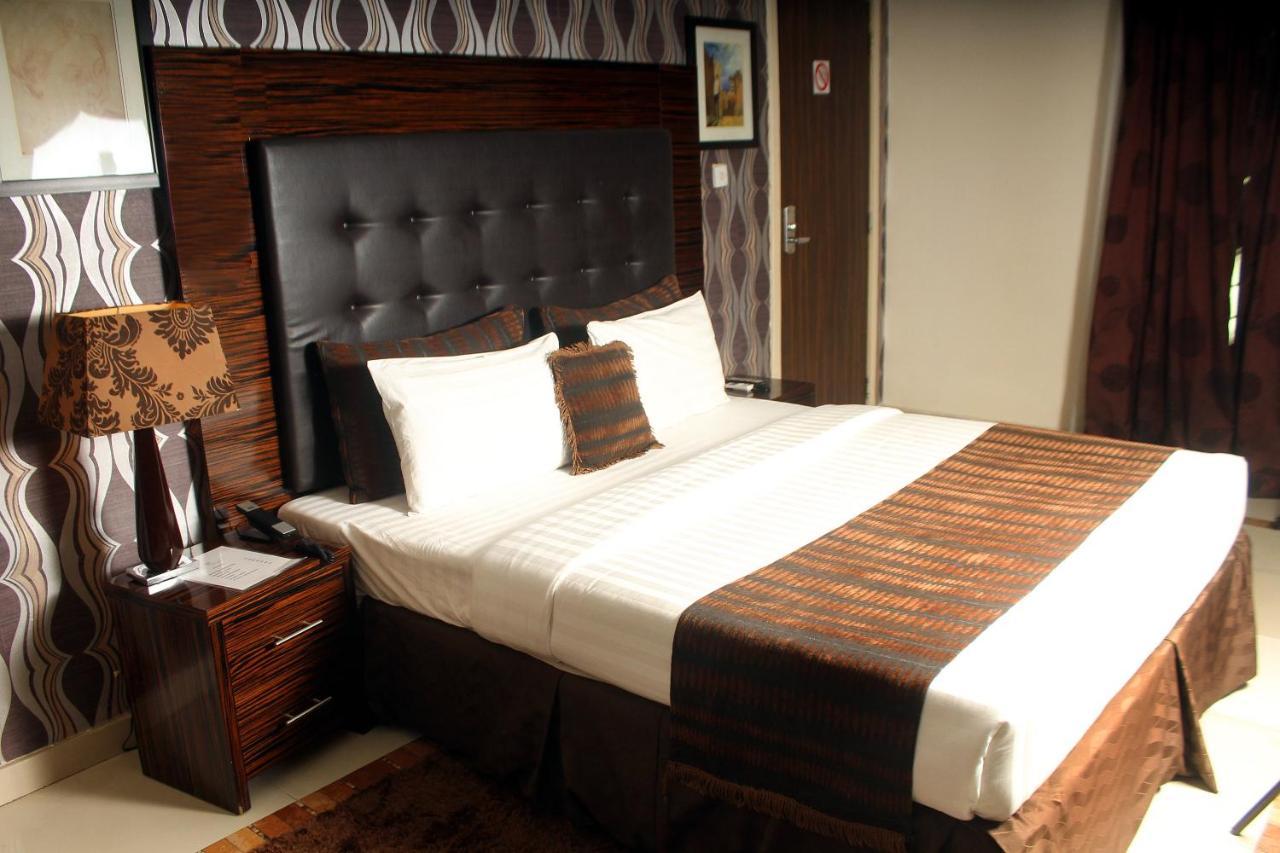 Villa Angelia Boutique Hotel Ikoyi Bagian luar foto