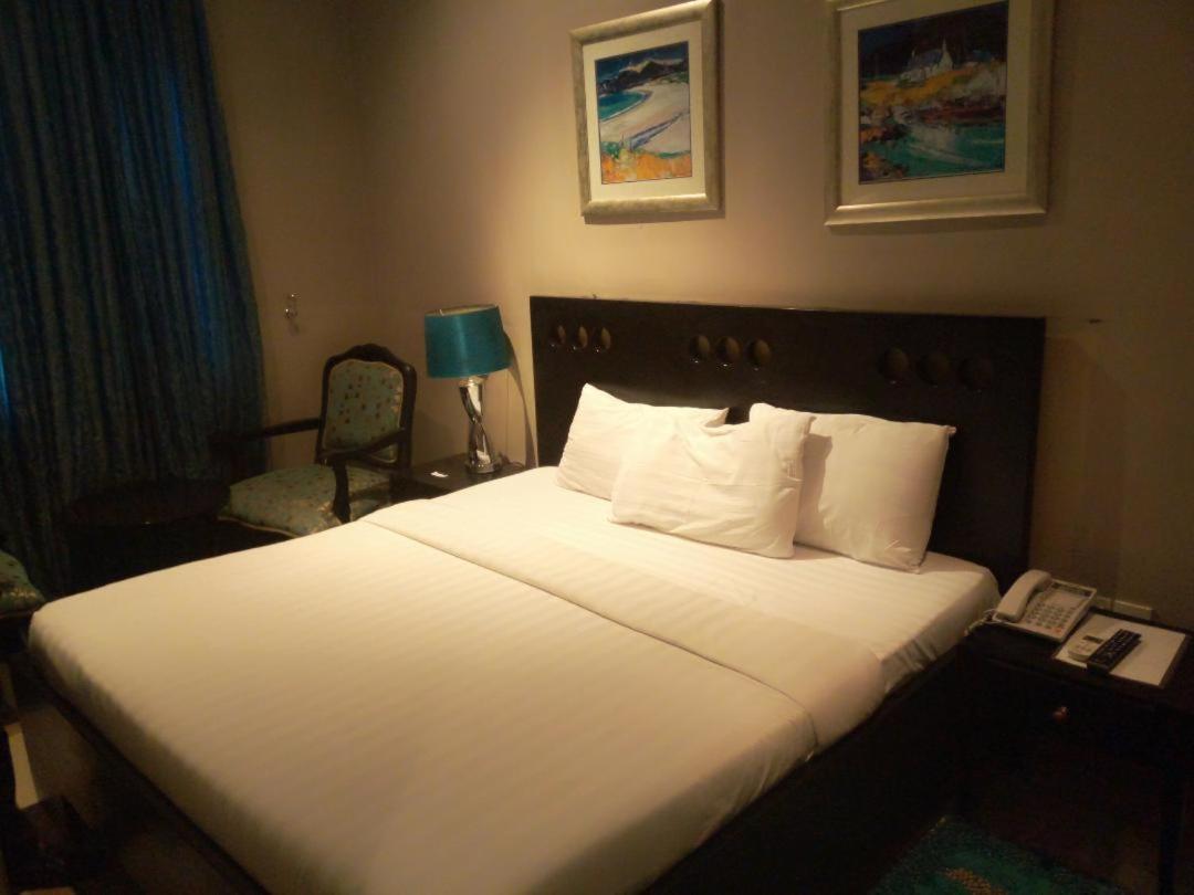 Villa Angelia Boutique Hotel Ikoyi Bagian luar foto